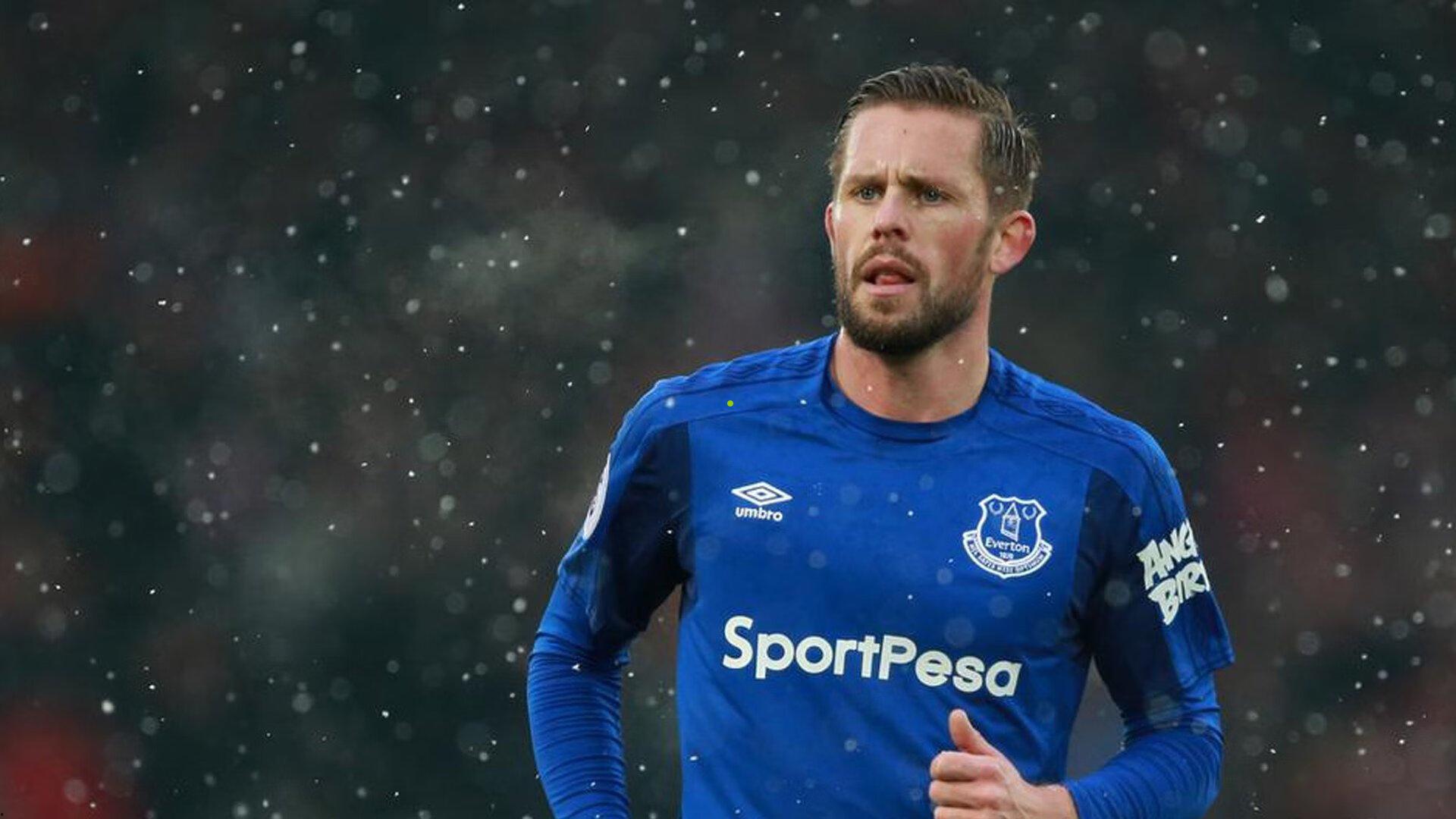 中超战报,彭欣力斩获首球福布斯独中三元,青岛主场五球横扫深圳